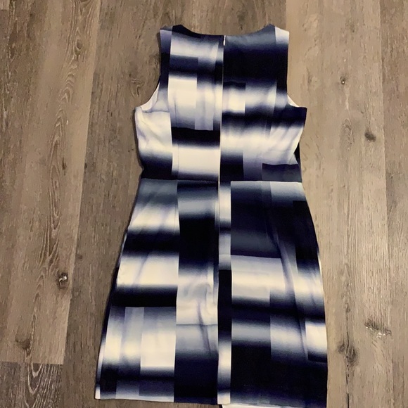 TRINA TURK BLUE AND WHITE UMBRA SLEEVELESS DRESS - Picture 4 of 6